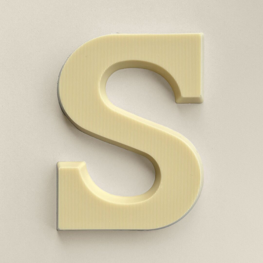 Luxe chocoladeletter S wit in brievenbus verpakking