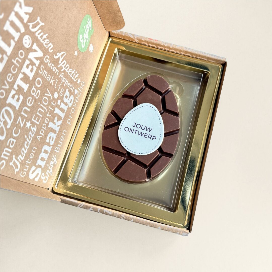 Chocolade paasei melk met eigen ontwerp in verzenddoos